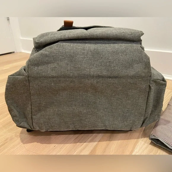 Hap Tim (Amazon) Large Diaper Backpack Grey - Picture 9 of 10